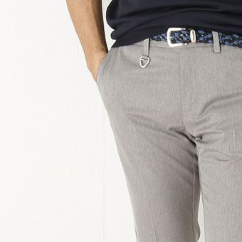 ”あの”ブランドお得意の七変化パンツです。
