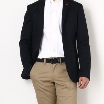 まるでスウェットパンツのようなフィット感。