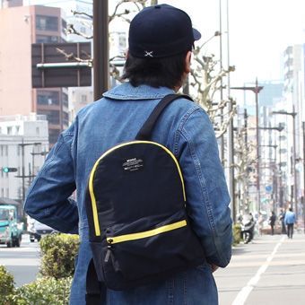 バックパックでお洒落をアドオン。
