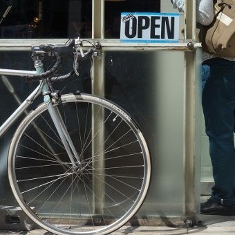 メンズの定番アイテムを、シティライドの定番に。