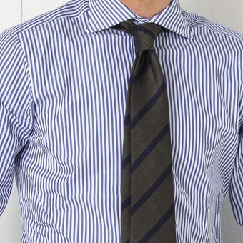 仕立ての良いドレスシャツ、一枚は持ってるよね。