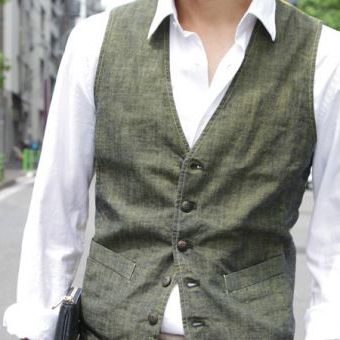 一枚あると便利な背面ジャージジレ。