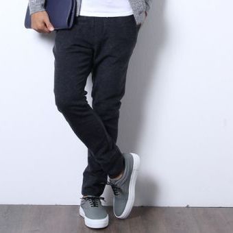 ほどよくユルい、新定番シルエットのSOLIDOパンツ。