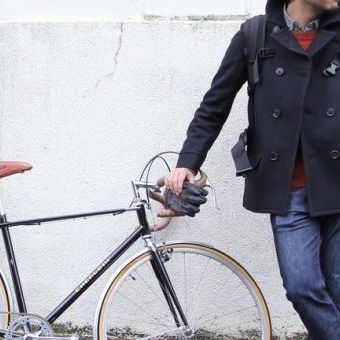 自転車とPコートの関係性を変えた一着。