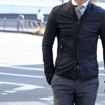 レザーブルゾンが苦手な人にこそ着て欲しい。第二のスキンと言われる理由。