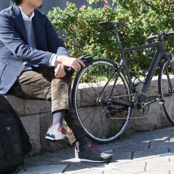 シーンや乗り方によって、羽織りもちゃんと変えてる？発想の異なる、2つのバイシクルジャケット。