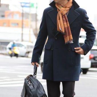 軽さと上品さを同居させたポロコート。思わず女性も寄り添ってくる？！
