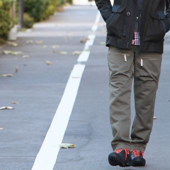 ライドを想像させない「ちょい太」がポイント。自転車だけでは物足りない貪欲なあなたはこのパンツ。