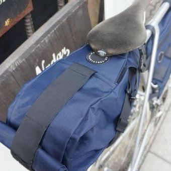 より良い走りを約束します。荷物が重たいと感じた日には、FAIRWEATHERのサドルバッグ。