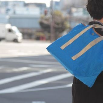 マンネリを解消するには、アクティブな春を予感させる素材とカラーを「一点足し」！