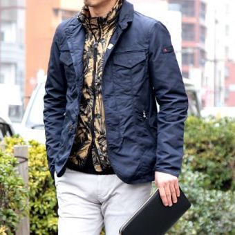 ボタンとジッパー。付かず離れず、ほどよい関係。