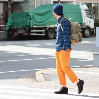 個性を持ちながらも、飽きのこない不思議なパンツ。