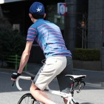 いまだ平均気温は10度ですが、半袖が完売間近です。
