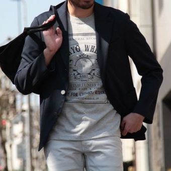 自転車好きが隠せないウィールズTシャツ。