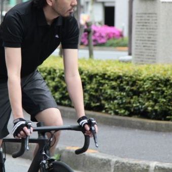汗のダラダラ、ベタベタからの卒業！一枚でも透けない、シティライドジャージポロ。