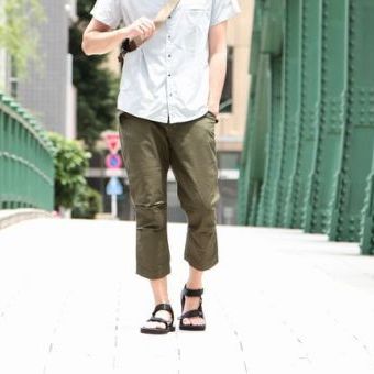 気合いを入れなくても手抜きに見えないイージーパンツ？
