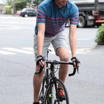 サイクルジャージは派手なものだけではない。マイペースに走るあなたの一枚。