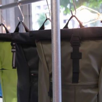 タフで使いやすく、背負うだけでストリートシーンに映えるバッグ。