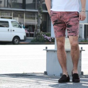 言葉にすれば噛みそうなほどに、手の込んだショーツ。
