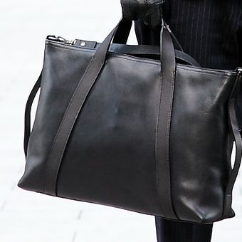 シックに魅せる、大人のバッグ