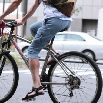 "TOKYO Wheels至上最涼パンツ"、それを叶えるのは最先端ではなく、昔ながらの素材でした。