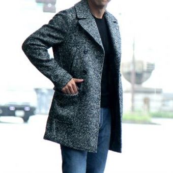 貴方のダブルブレストは大丈夫？太すぎないスリムモデルが今年の旬。