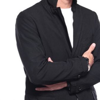散歩から二次会まで。あらゆるシーンで活躍するセットアップ。