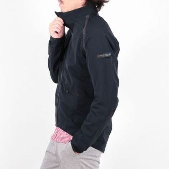 どのジャンルにも属さない、唯一無二のウィンドジャケット