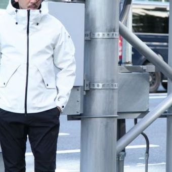 いまや機能だけでない。街着としても映える、”3レイヤー”の確かな実用性。