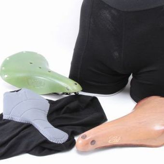 誰にも気づかれず、いつものパンツをレーパンに変えることができます。