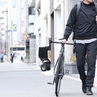 ウィンドジャケットをセーターとして着る新しい発想。