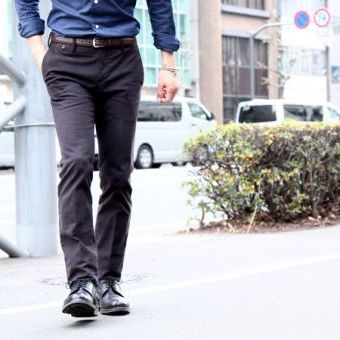 白と黒は、カーキと相性が良いらしい。