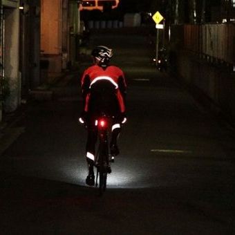 雨、風、寒さ、暗闇？どんな状況下でも頼りになるのはやはりASSOS（アソス）です。