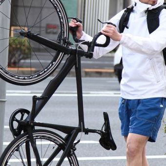 不思議なファブリック「コットンタイプライター」なら、誰でもこなれた感が出せる。