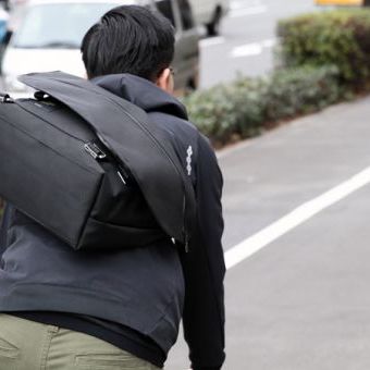ちょっとだけ気取って持ちたいって日にも。小僧にならないメッセンジャーバッグ
