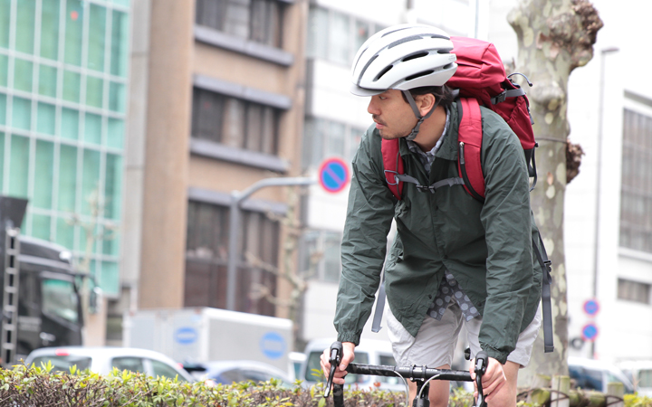 どんなに着飾っても みんなの視線はそのキノコみたいな頭です Tokyolife