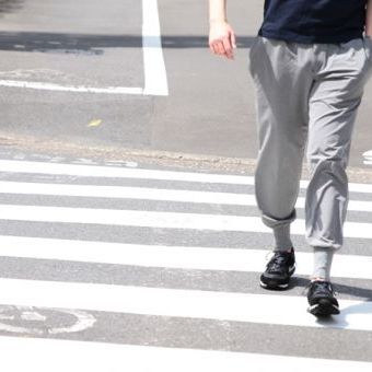 お持ちのジョガーパンツに飽きたら、モード×スポーツな"動パンツ"。