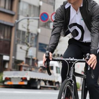 サイクルジャージが一番快適とわかっているのにどうして着ないのか。