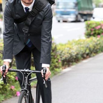 "通勤から退社まで"スーツ姿だと自分が想像する3倍は見られています。