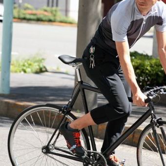 派手さで目立つのはもう卒業？色彩が街に溶け込む、POCのサイクルジャージ。
