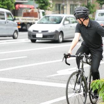 派手なものだけがサイクルウェアじゃない。夏のGIROスタイル決定版。