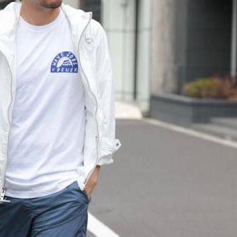 色鮮やかになる夏。派手にキメるのも良いけど、デキる男は“白Tee”で語る。