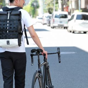 どこかで見たようなバッグで溢れる今だからこそ、ライドを日常に落とした個性は唯一無二なものとなる。