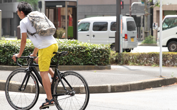 ただかっこいいでは選ばない時代。街という戦場で戦う"ミルスペック"なバッグ。
