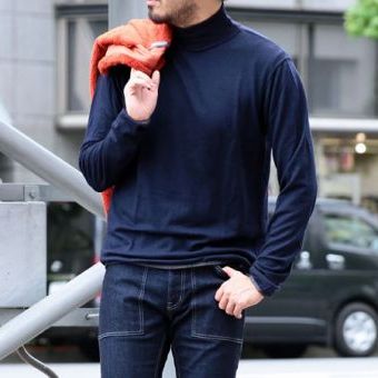 昨日はベースレイヤーでも、今日は「主役」となるウールTee。