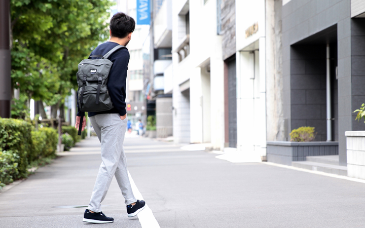 ただのシンプルはつまらない！街で使うことを極めたアウトドアバッグ。