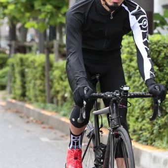 何を着るかなんて、悩む時間がもったいない！これ一枚あれば、秋ライドも失敗知らずです。