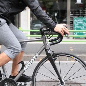 自転車だからこそのプロダクトは必見。冬のライドパンツはこれに決まりだ！