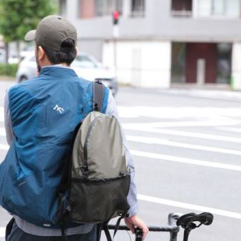 急な冷え込みも怖くない！ハンカチ感覚で持ち歩ける"パッカブルウェア"。