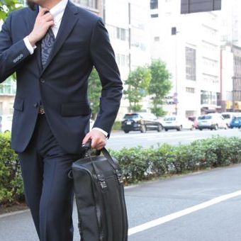 汗をかいても丸洗い？冬だからこそのストレスを全て解決した「ウールスーツ」がある。